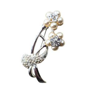 Vintage Trifari Silvertone Faux Pearl Rhinestone Floral Design Brooch Pin